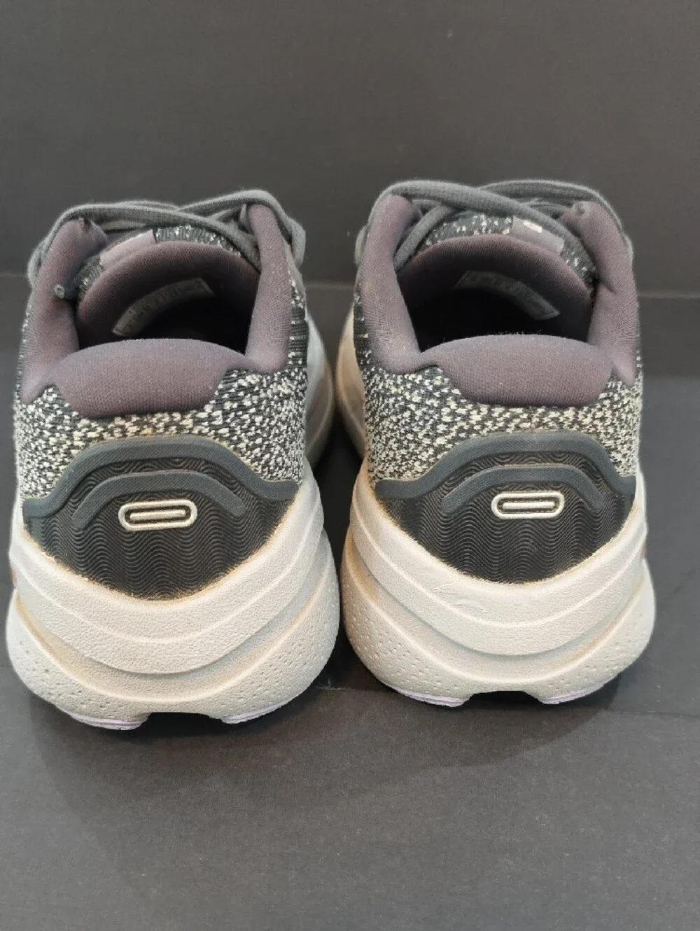 Brooks Ghost MAX 2 Women’s Gray Running Shoes with Light Pink Accents Size 6